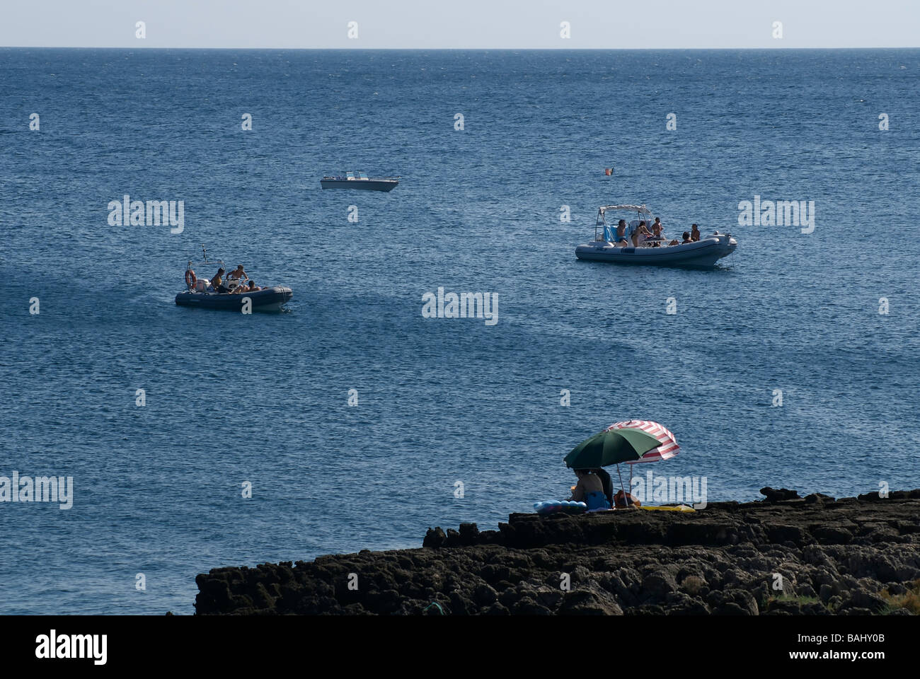 Bay nel sud della Puglia costa italiana Foto Stock