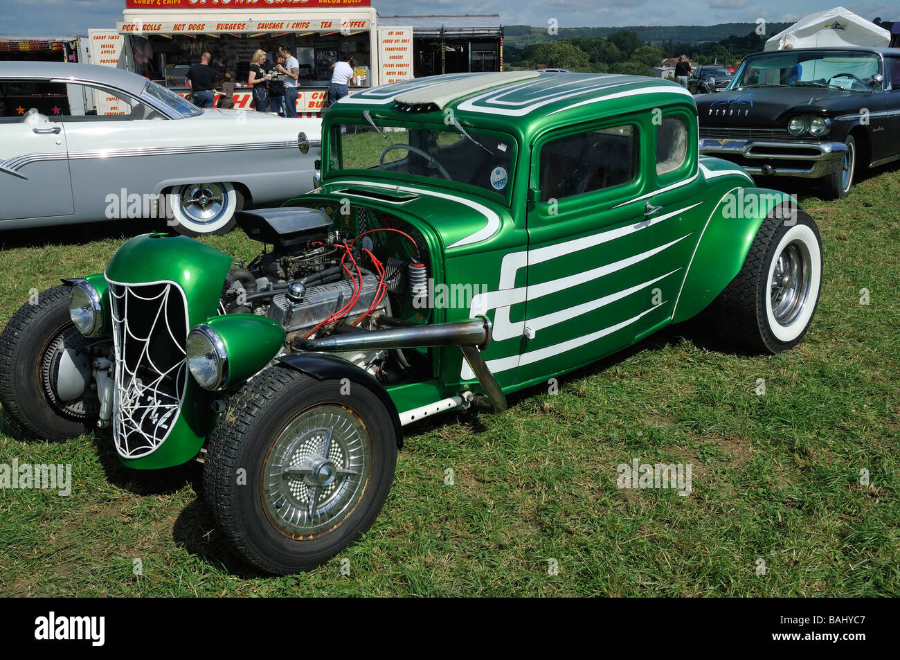 Custom 1932 Ford Modello B 5 finestra Coupe Street asta con 1956 Ford e 1959 Desoto Fireflite Foto Stock