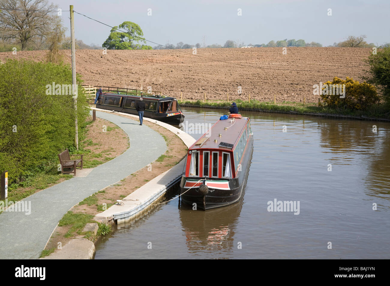 Grindley Brook Whitchurch Shropshire England Regno Unito aprile due narrowboats sul canale di Llangollen Foto Stock