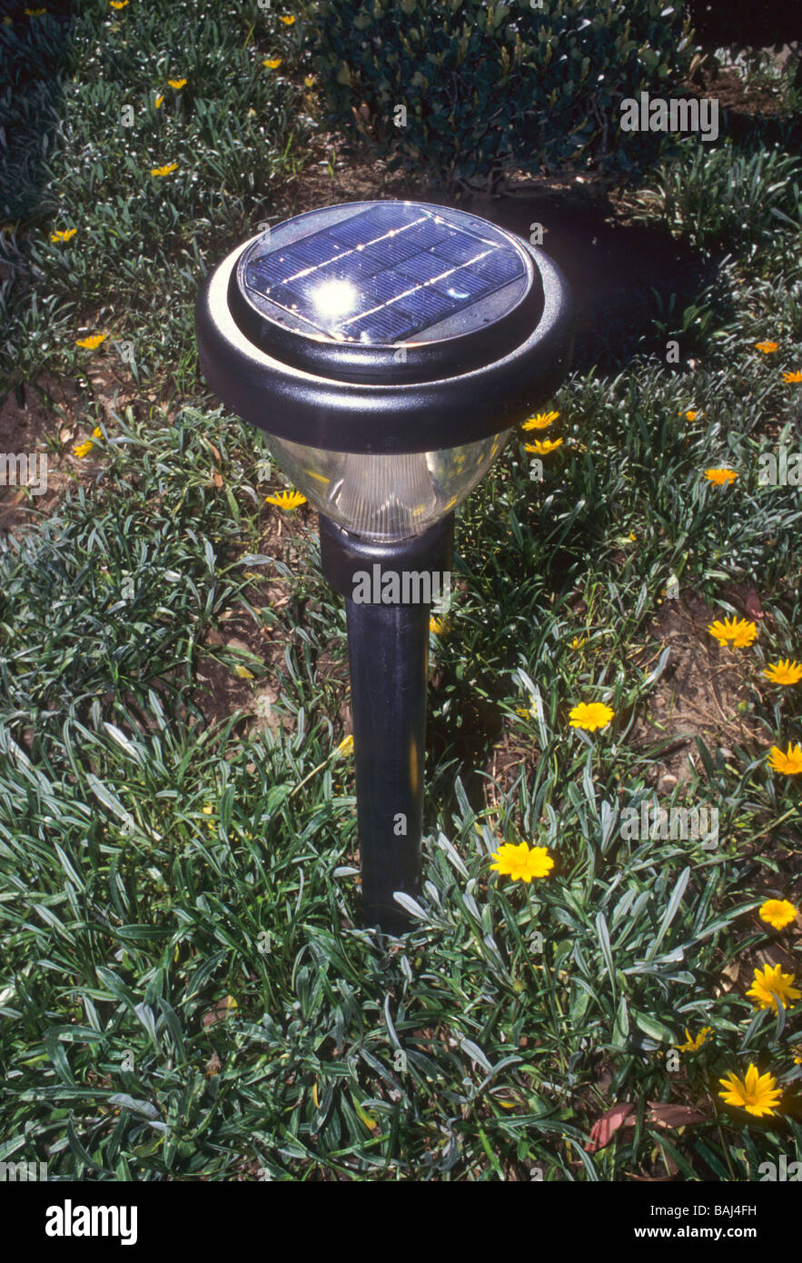 Batteria solare cantiere di potenza lampada luce di sicuro ecologia dannoso illuminazione verde di silicio celle fotovoltaiche Foto Stock