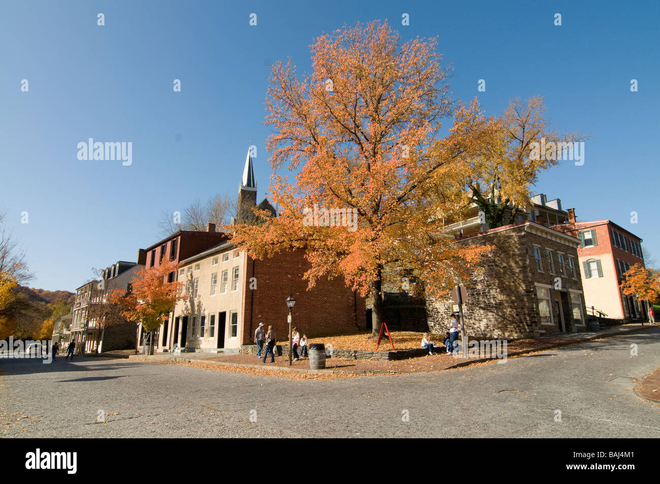 Casette in harpers Ferry circondata da alberi Maryland Stati Uniti d'America Foto Stock