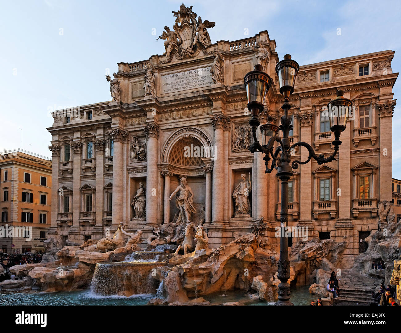 Pomeriggio di luce sulla Fontana di Trevi a Roma Foto Stock