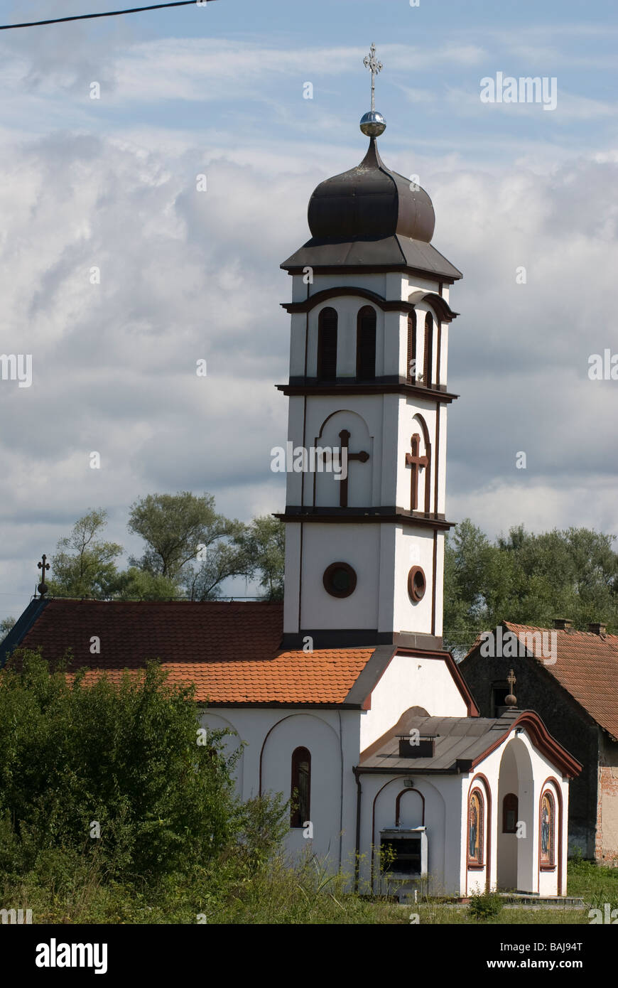 Torre della chiesa cristiana nella Repubblica Srpska in Bosnia orientale Foto Stock