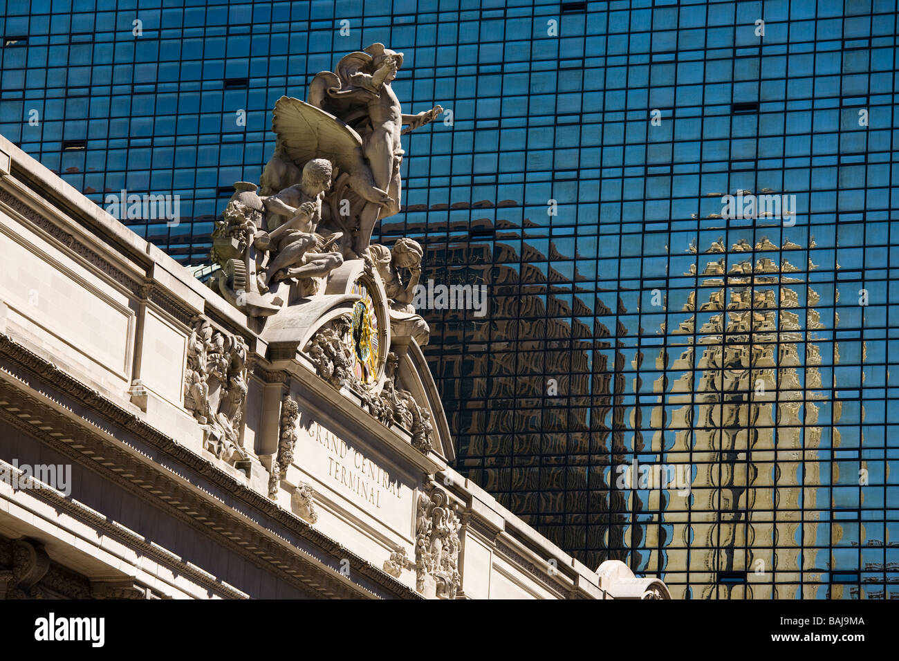 Principale e statua sull'orologio fuori Grand Central Terminal stazione ferroviaria in Madison Avenue, New York, America Foto Stock