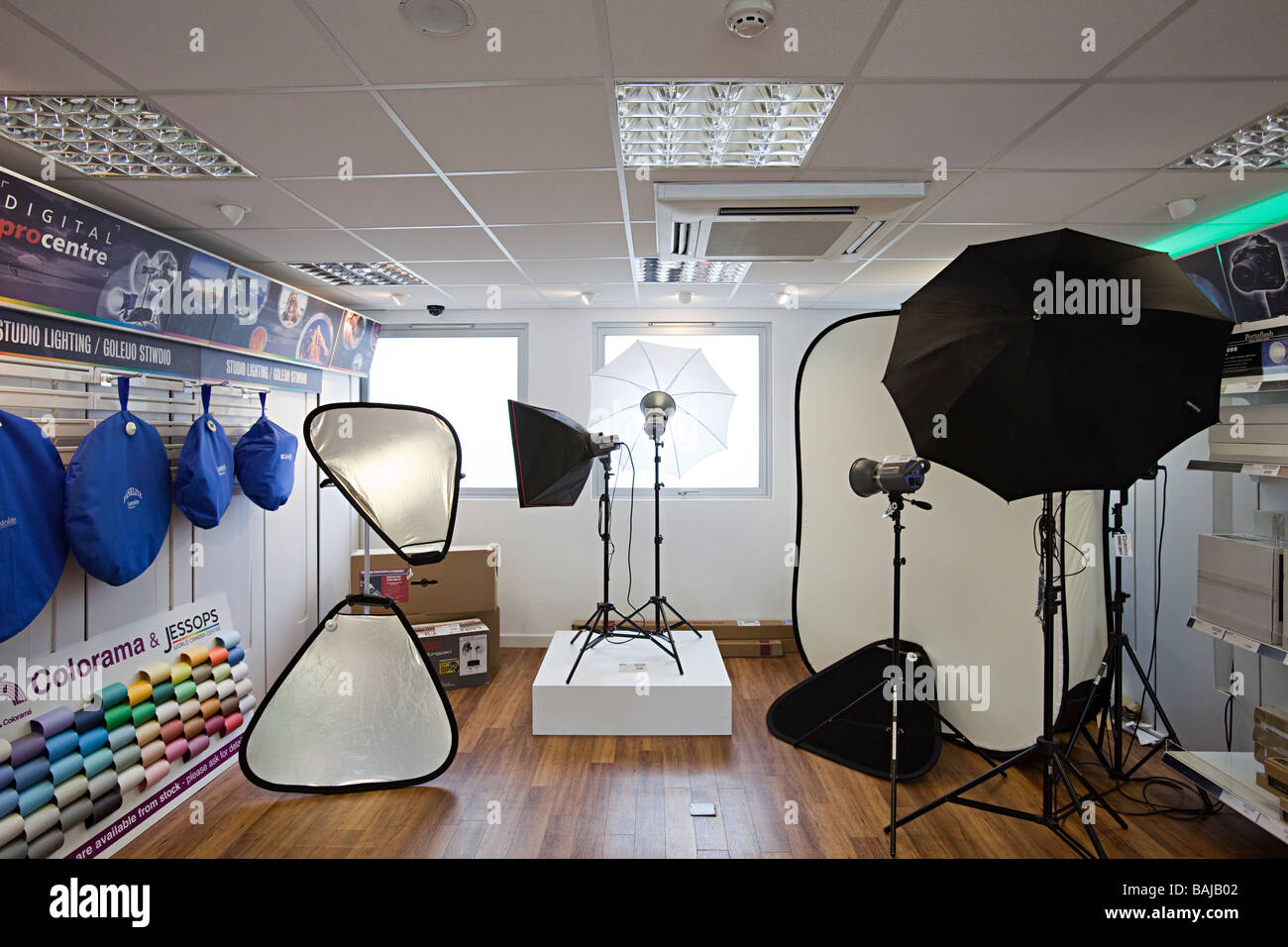 Studio fotografico flash attrezzature in vendita nel negozio di telecamera REGNO UNITO Foto Stock