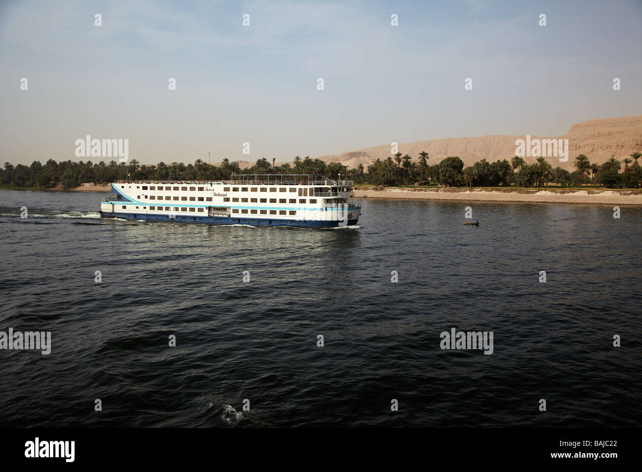 Crociera sul Nilo barca sul fiume Nilo, vicino a Luxor, Egitto Foto Stock