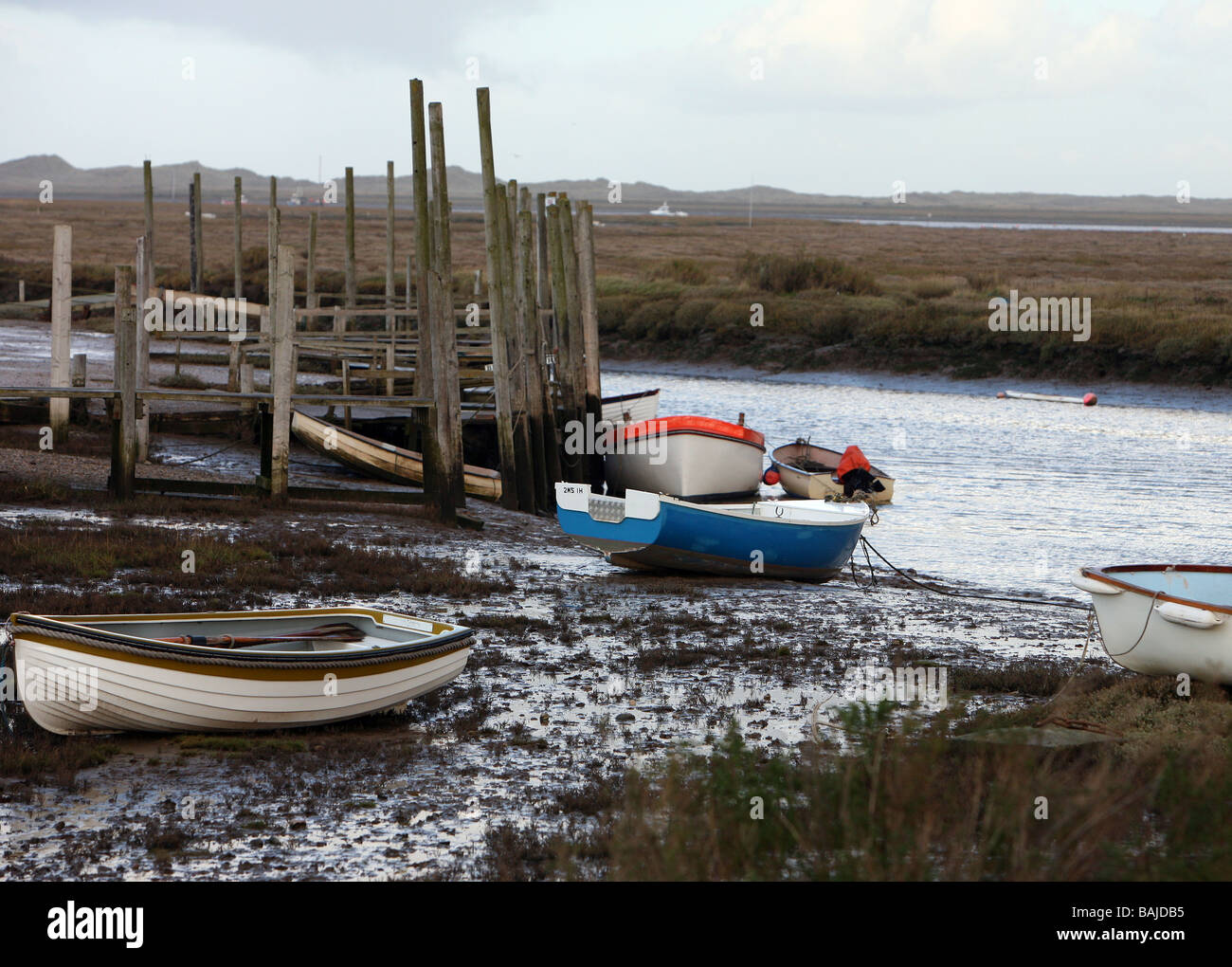 Vie navigabili vicino punto blakeney in Norfolk Inghilterra con barche e belle viste Foto Stock