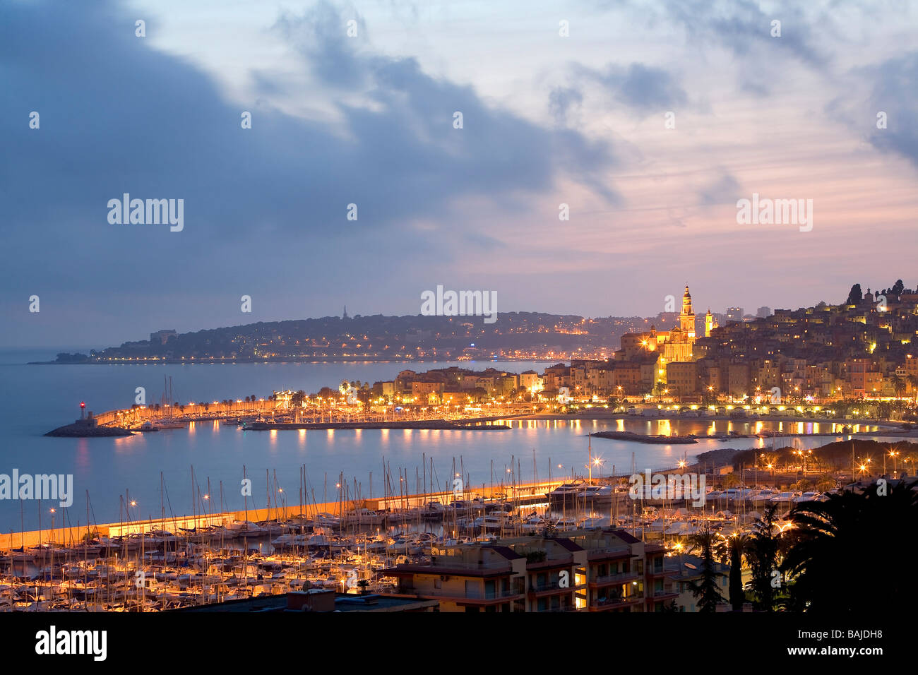 Francia, Alpes Maritimes, Menton, Baie de Garavan (Baia di Garavan) visto dal posto doganale Foto Stock