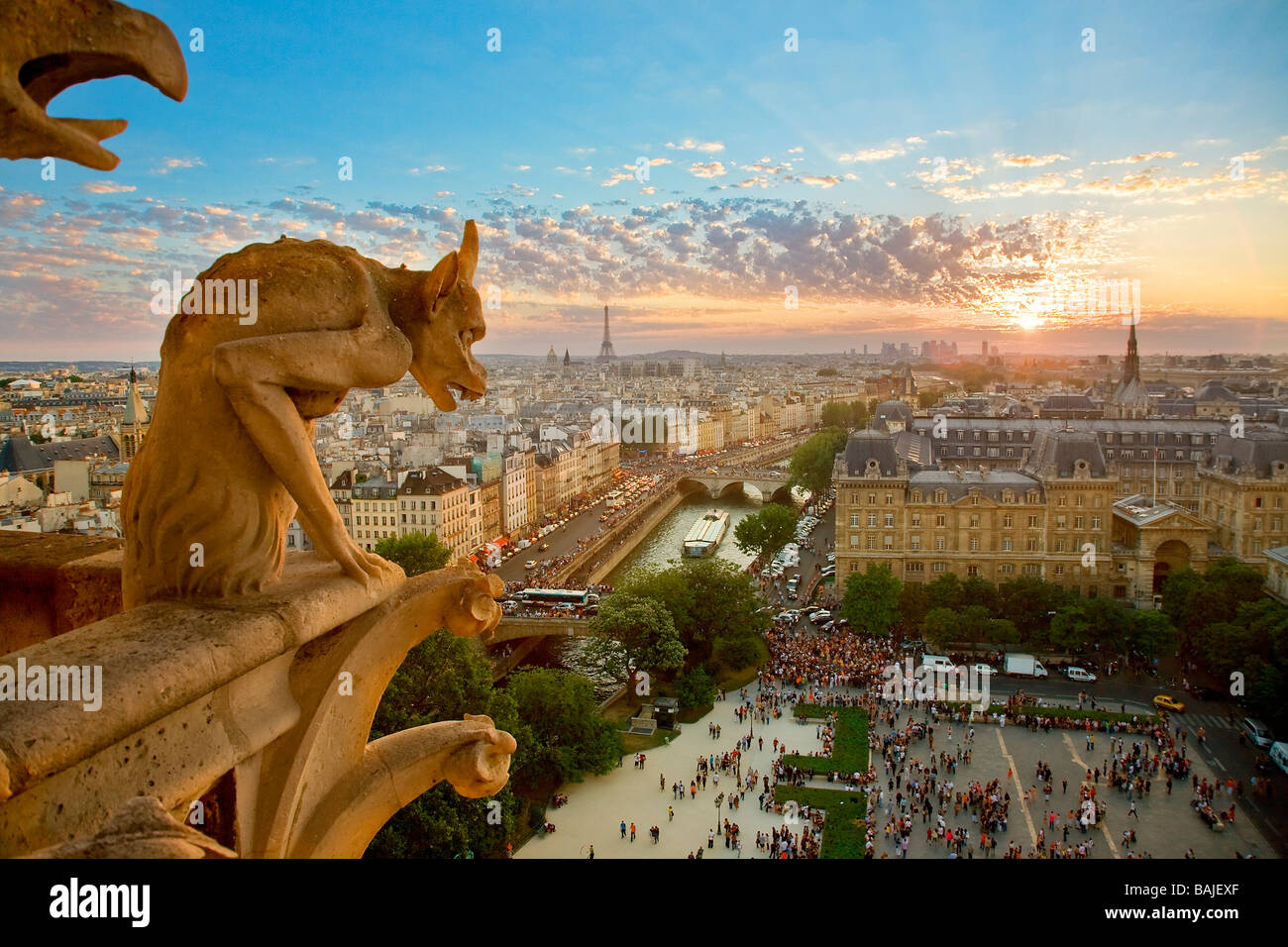 Francia, Parigi, le rive della Senna sono classificati come patrimonio mondiale dall'UNESCO, la vista sulla città dalla cattedrale di Notre Dame Foto Stock