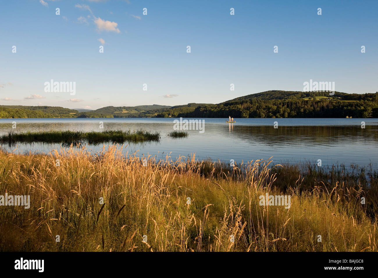 Francia, Nièvre, Lake Pannecière, inclinando la sera Foto Stock