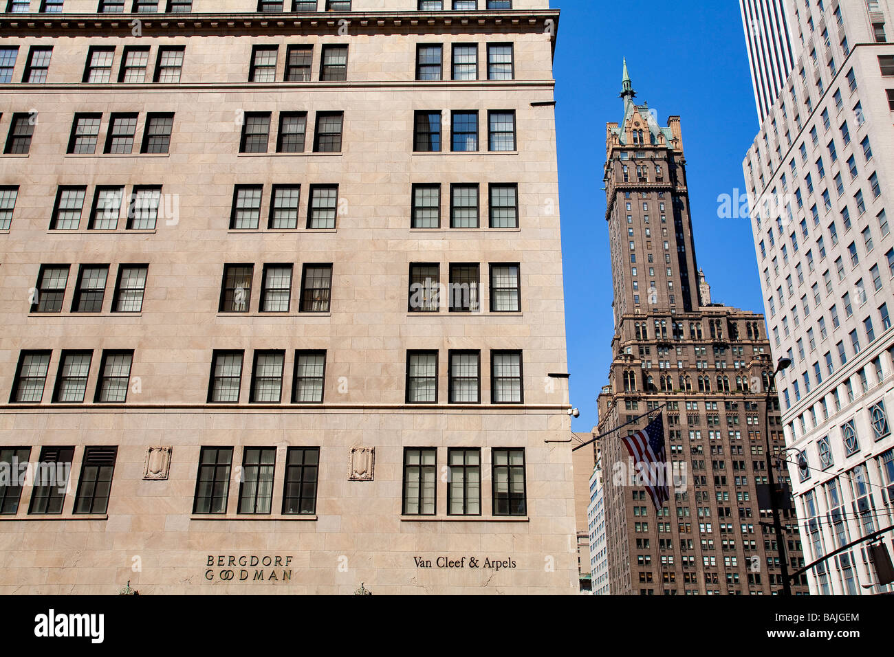 Stati Uniti, New York City Manhattan Midtown, Quinta Avenue, edificio da Bergdorf Goodman e The Sherry Netherland in Foto Stock