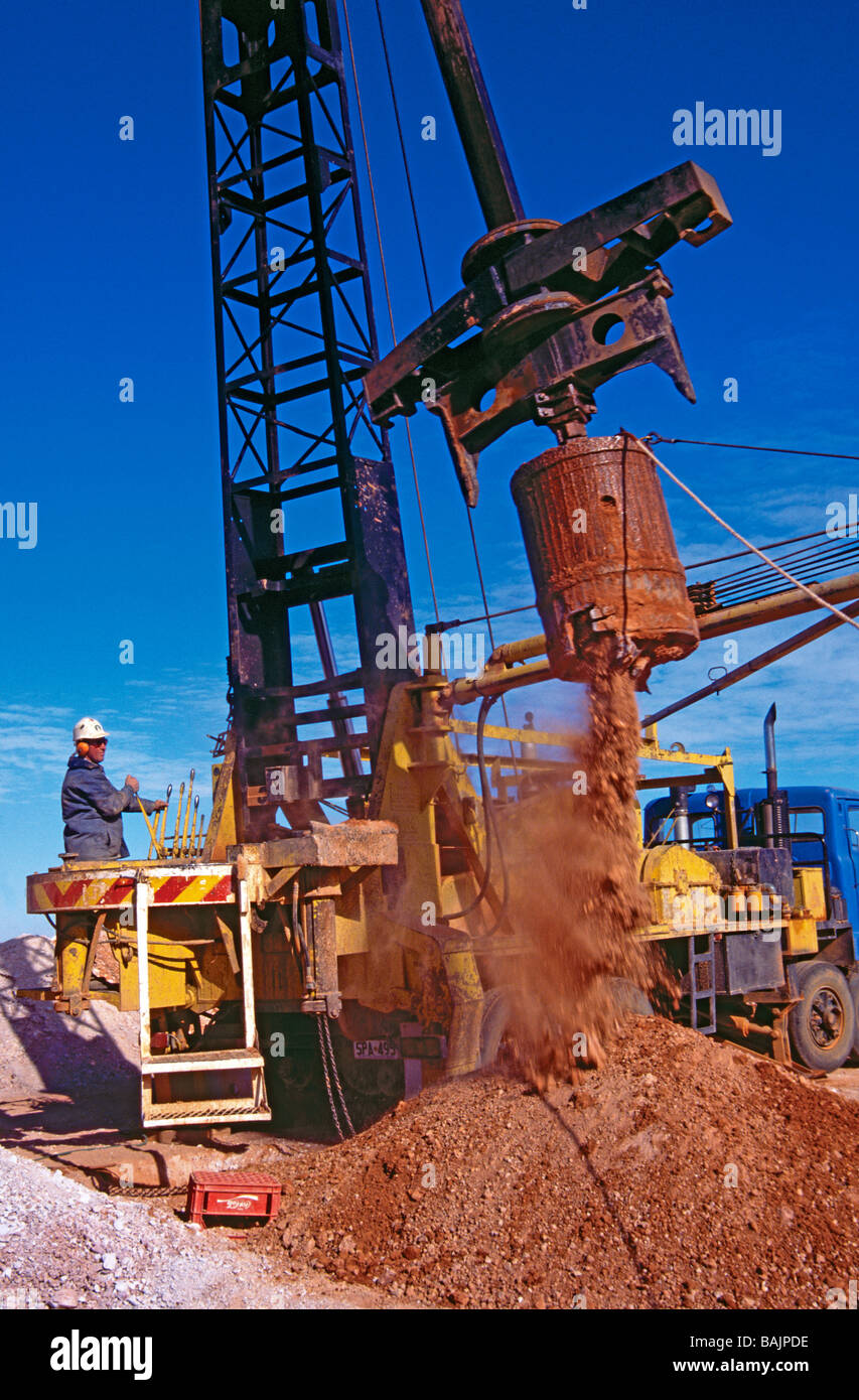 Un ventilatore - attrezzature minerarie in azione su Coober Pedy's opale Sud Australia Foto Stock