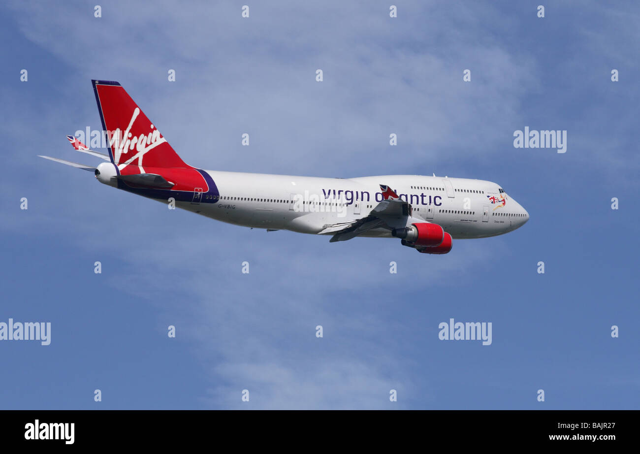 Virgin Atlantic Airways Boeing 747 400 serie Jumbo Jet prendendo il largo flying partenza Foto Stock