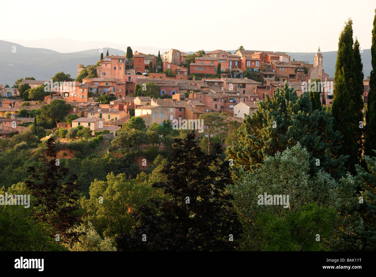 Francia, Vaucluse, Roussillon, denominata Les Plus Beaux Villages de France (i più bei villaggi di Francia) Foto Stock
