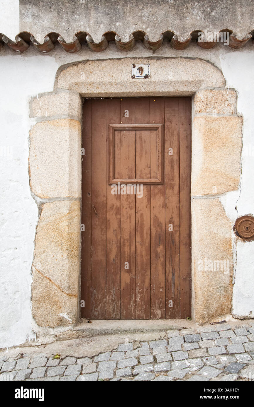 Vecchia entrata di una casa medioevale in Crato, regione Alentejo, Portogallo. Foto Stock