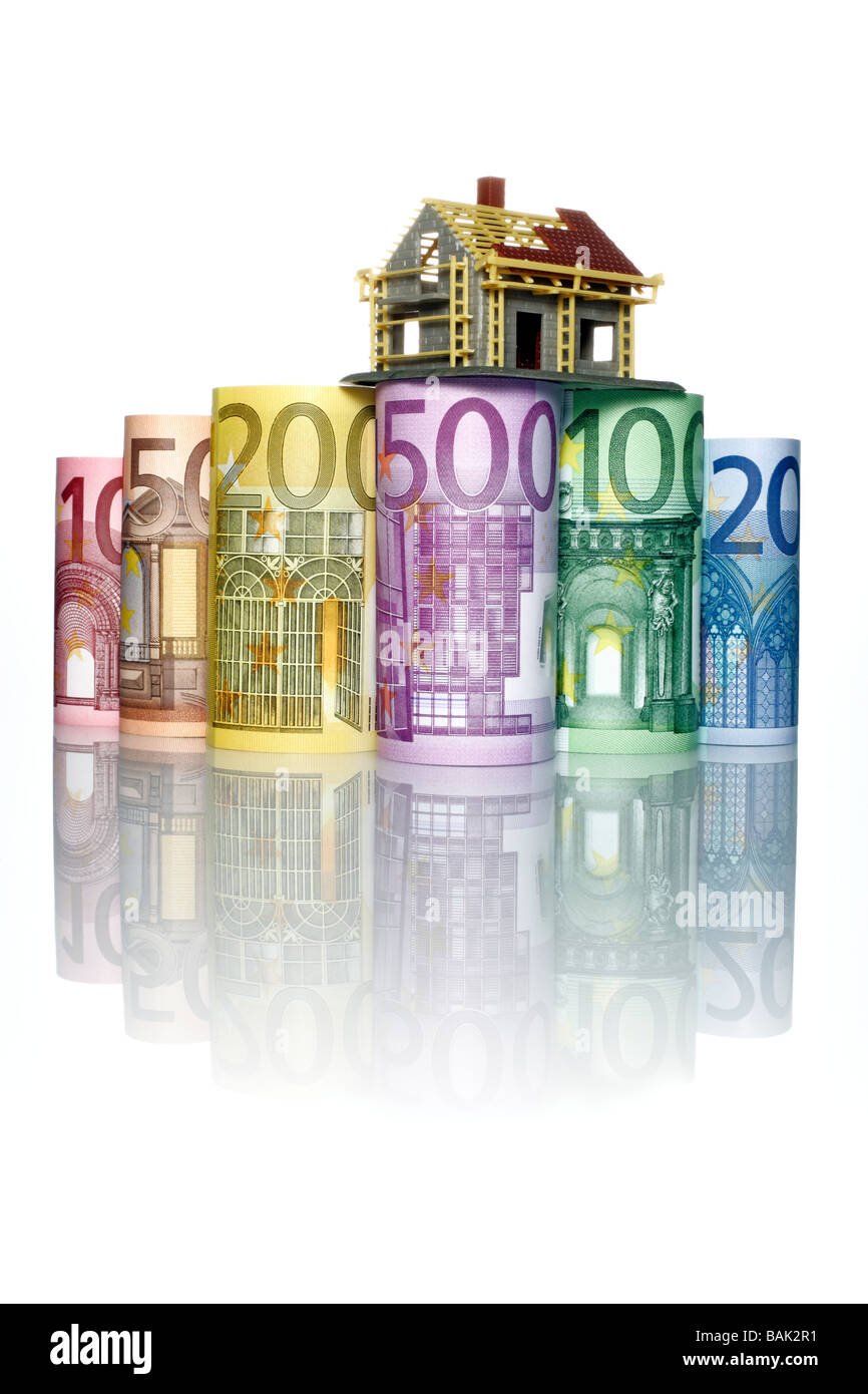 Euroscheine mit Modellrohbau Foto Stock