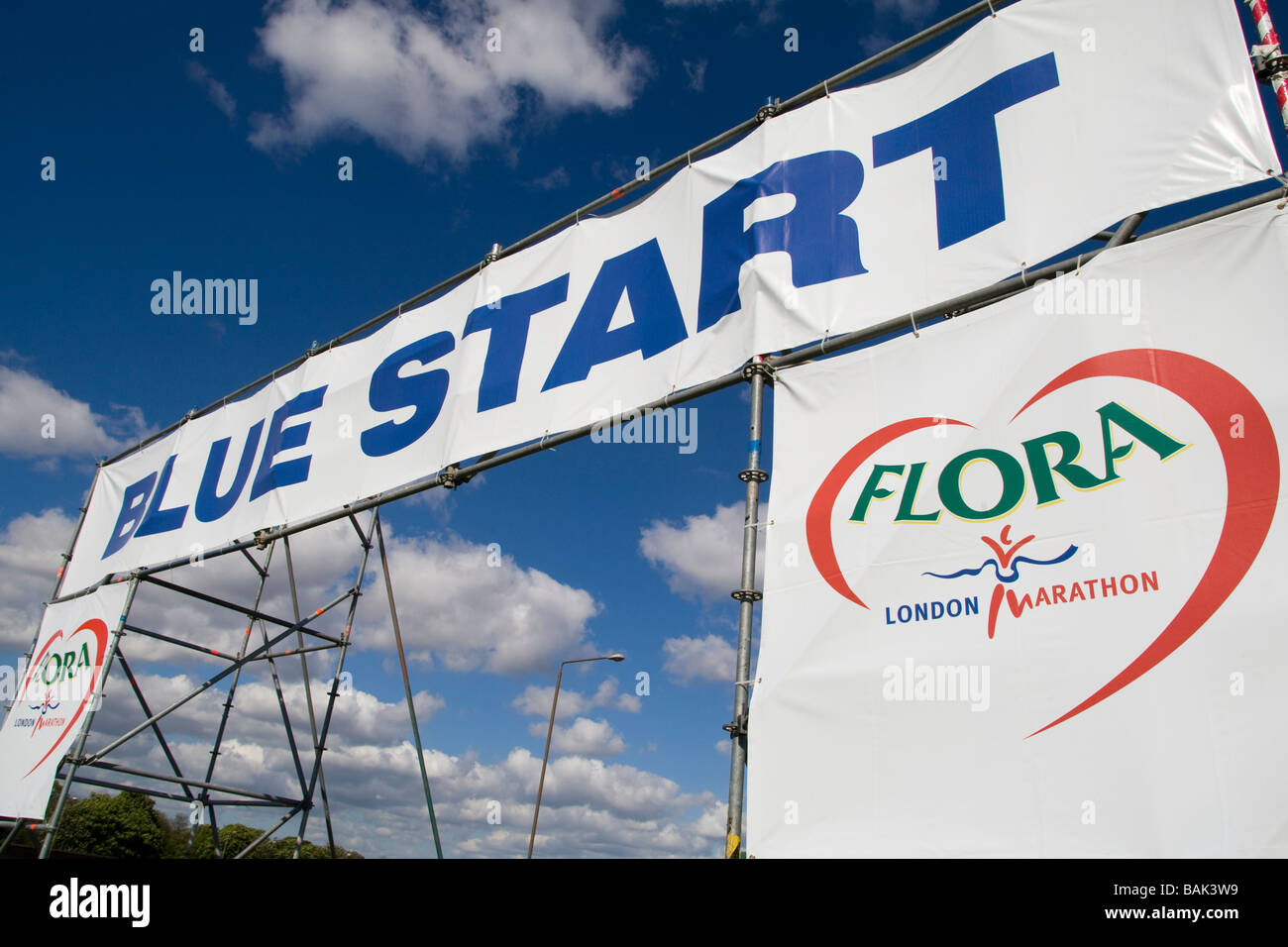 Maratona di Londra Blue Start entrata su Blackheath London REGNO UNITO Foto Stock
