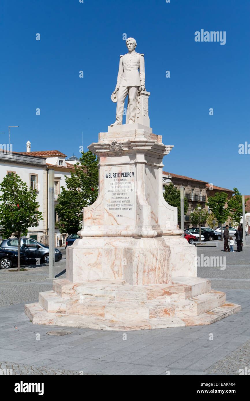 Dom Pedro V Square a Castelo de Vide, Portogallo. Dom Pedro V statua in marmo. Foto Stock