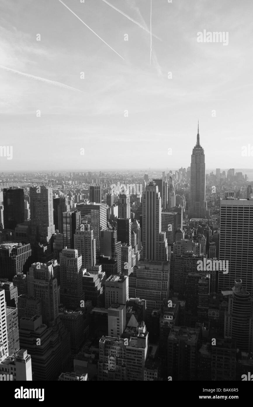 Skyline di Manhattan (tra cui l'Empire State Building). Foto Stock