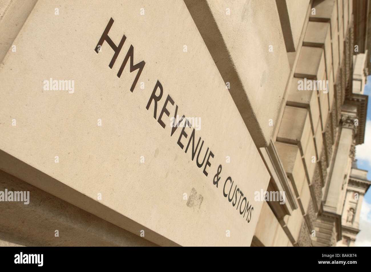 HM Revenue e doganale governo HMRC dipartimento fiscale ufficio segno ingresso edificio in Whitehall London Foto Stock