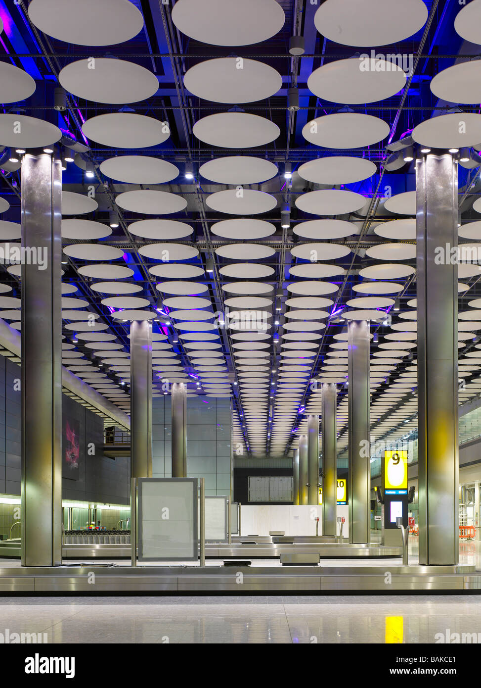 Il terminale 5 all'aeroporto di Heathrow, Hayes, Regno Unito, Rogers Stirk Harbour + Partners, il Terminal 5 di Heathrow interni di costruzione Foto Stock