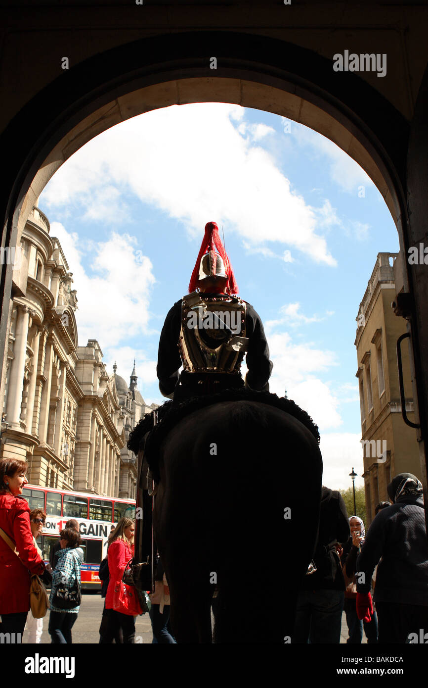 Londra cerimoniale di soldato di cavalleria della famiglia su parade presso la sfilata delle Guardie a Cavallo in Whitehall London Foto Stock