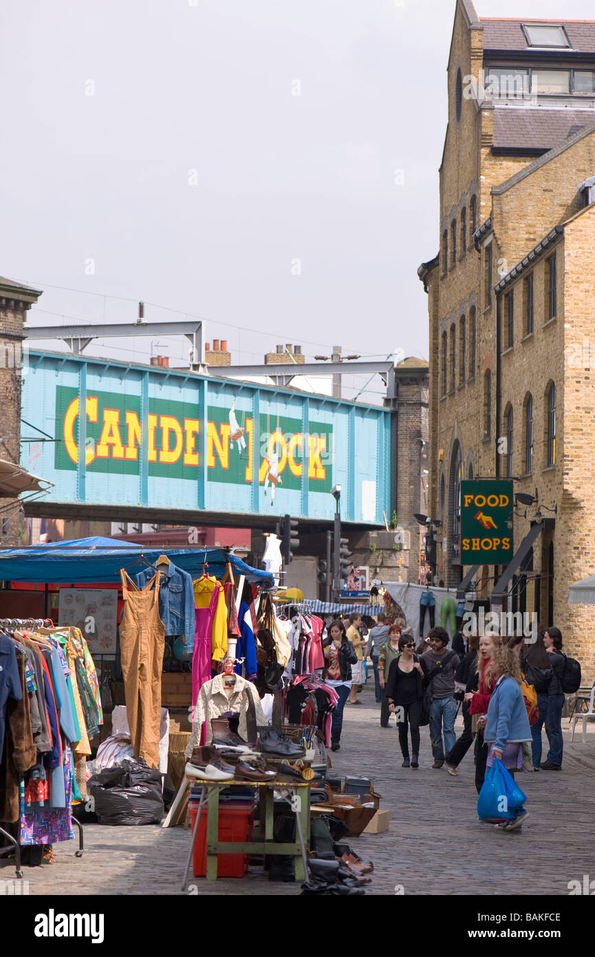 Dal mercato di Camden Lock Camden Town London Regno Unito Foto Stock