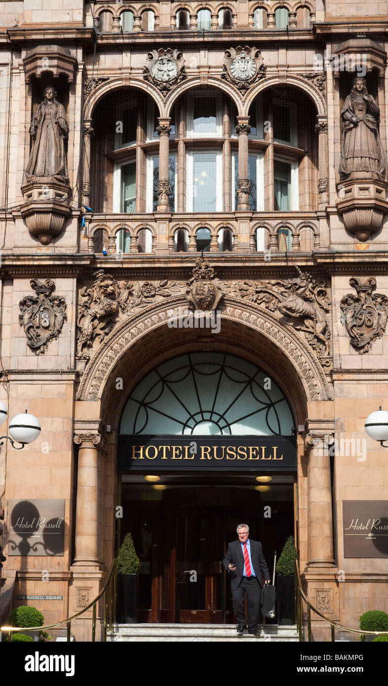 La facciata dell'Hotel Russell, Russell Square, Londra, Inghilterra Foto Stock