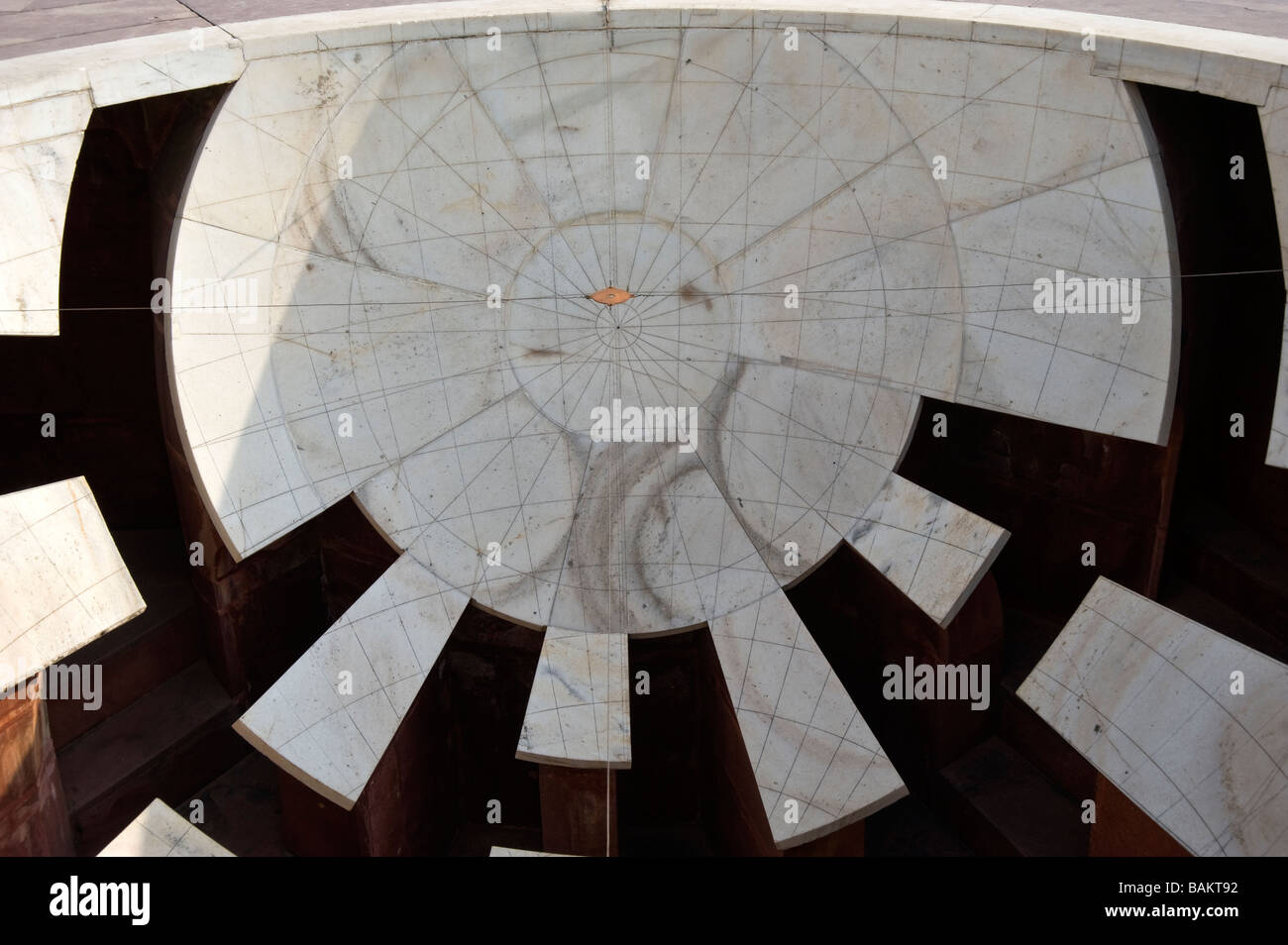 Jantar Mantar Jai Singh s II osservatorio Jai Prakash Yantra mappa del cielo Jaipur India Foto Stock