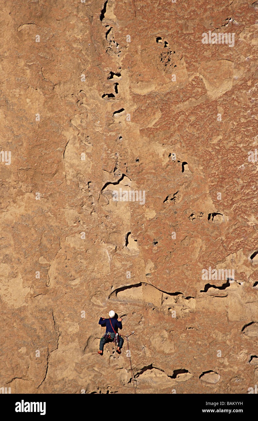 Scalatore sulla gloria di mattina la parete Foto Stock