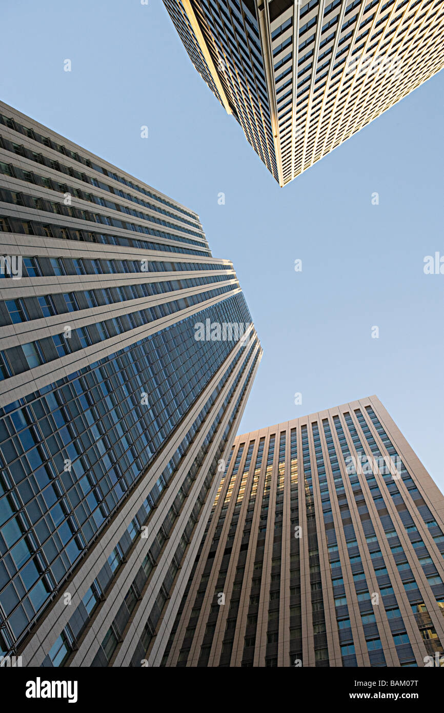 Basso angolo visuale del cielo i raschiatori Foto Stock
