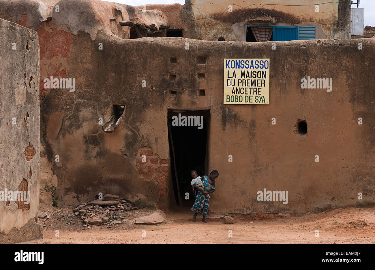 Il Burkina Faso, provincia di Houet, Bobo Dioulasso, animisti nel quartiere  della città vecchia, Konsasso Casa di Bobo madare la prima Foto stock -  Alamy