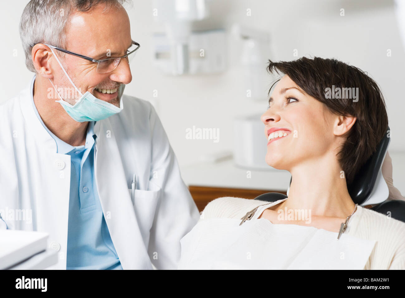Dentista e paziente Foto Stock