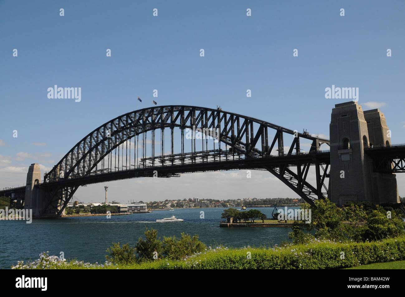 Sydney, Australia vista del Ponte del Porto di Sydney. Icone di Australia, il ponte aperto nel 1932, l'Opera House nel 2003. Foto Stock