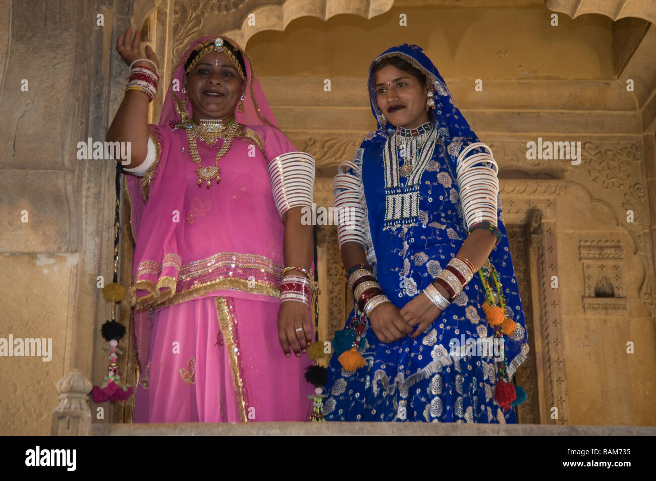 Rajput di donne in un palazzo Jaisalmer Foto Stock