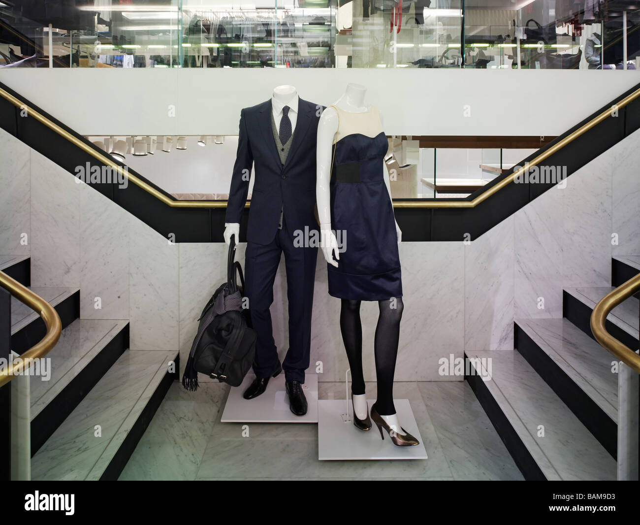 REISS FLAGSHIP STORE, UNIVERSAL DESIGN STUDIO, LONDON, Regno Unito Foto Stock