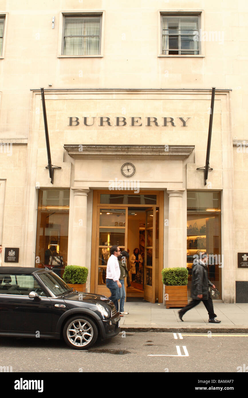 Londra di esclusiva fashion shop store Burberry su New Bond Street nel quartiere di Mayfair area Foto Stock