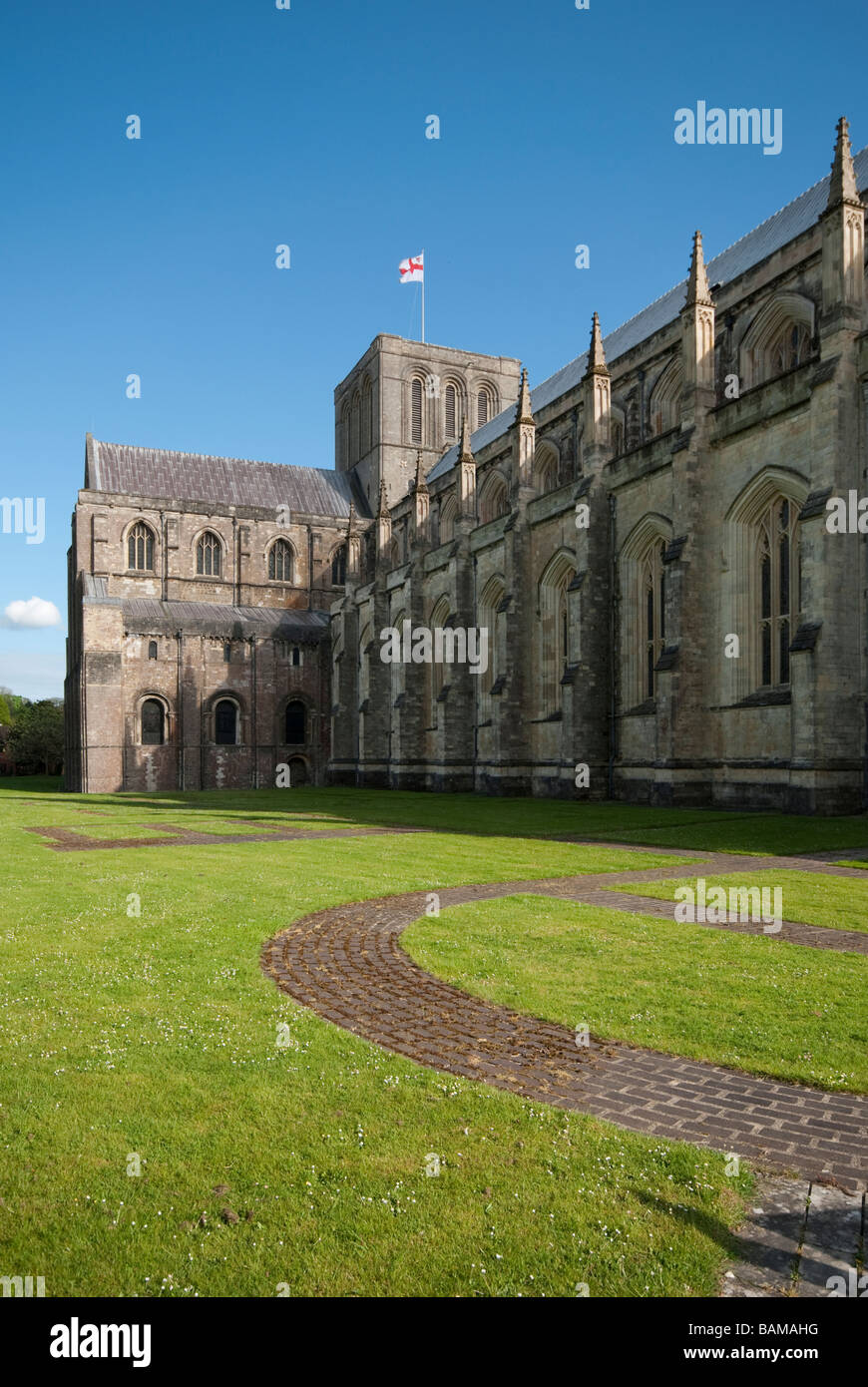 La Cattedrale di Winchester con contorno di anglosassone antico ministro demolita nel 11 secolo e San Sepolcro Swinthuns Foto Stock