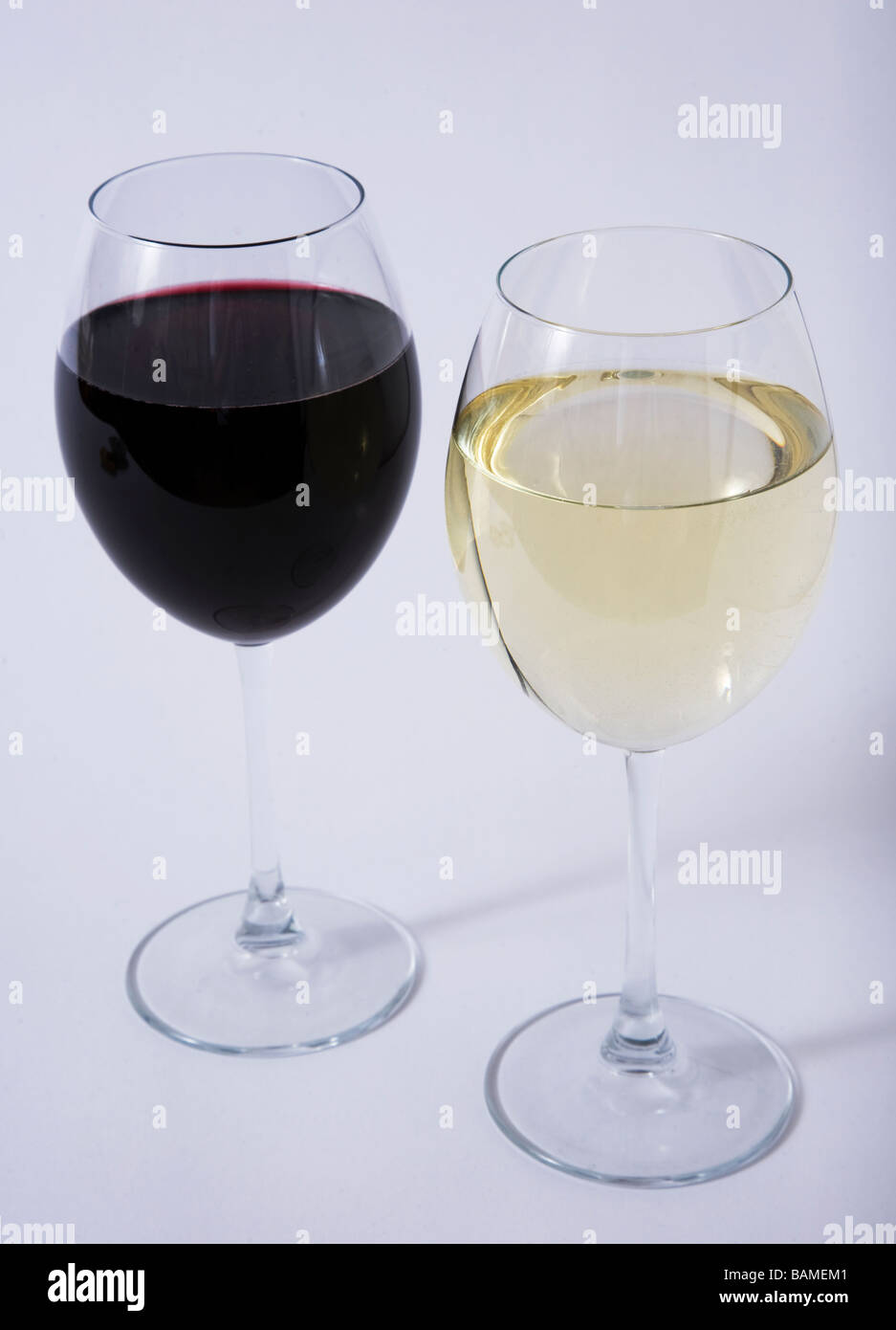 Vetro di rosso vino bianco Foto Stock