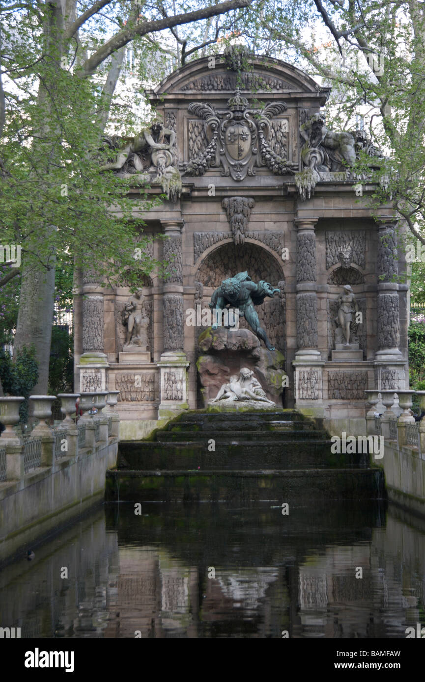 Polifemo sorprendente Aci e Galatea, La Fontaine Medicis, da Auguste Ottin, 1866. Giardini di Lussemburgo, Parigi, Francia Foto Stock