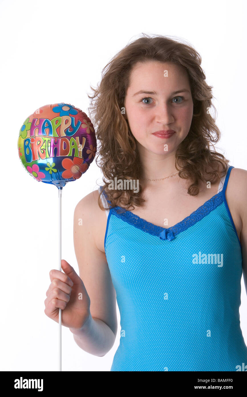 Adolescente con un buon compleanno palloncino Foto Stock