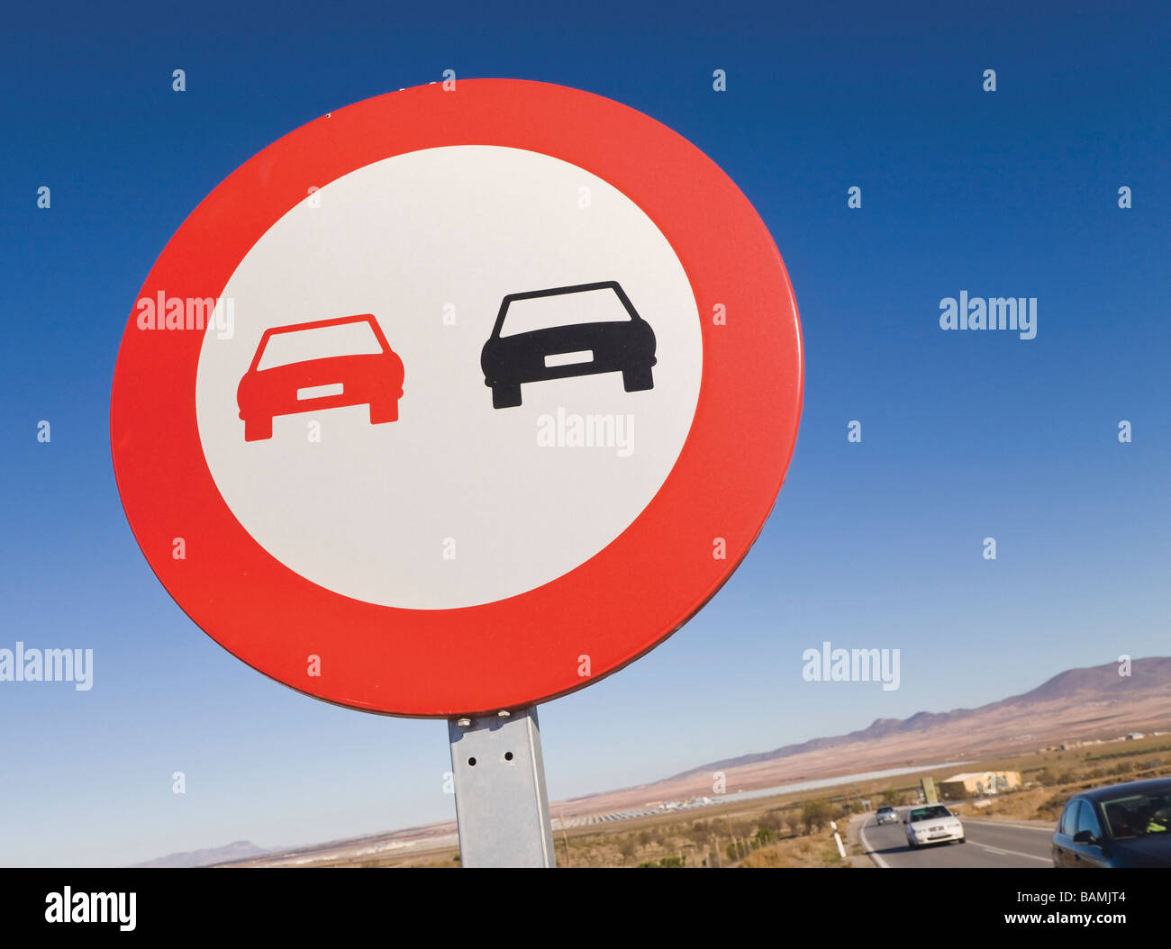 Segno di traffico in Granada, Spagna; nessun traffico passante segno Foto Stock