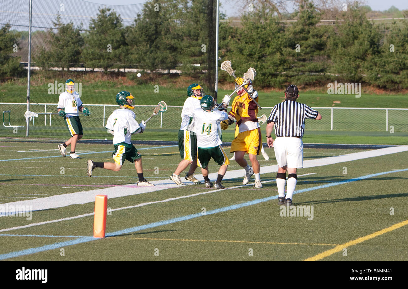 Un pomeriggio gamma high school boys lacrosse corrispondono. Foto Stock