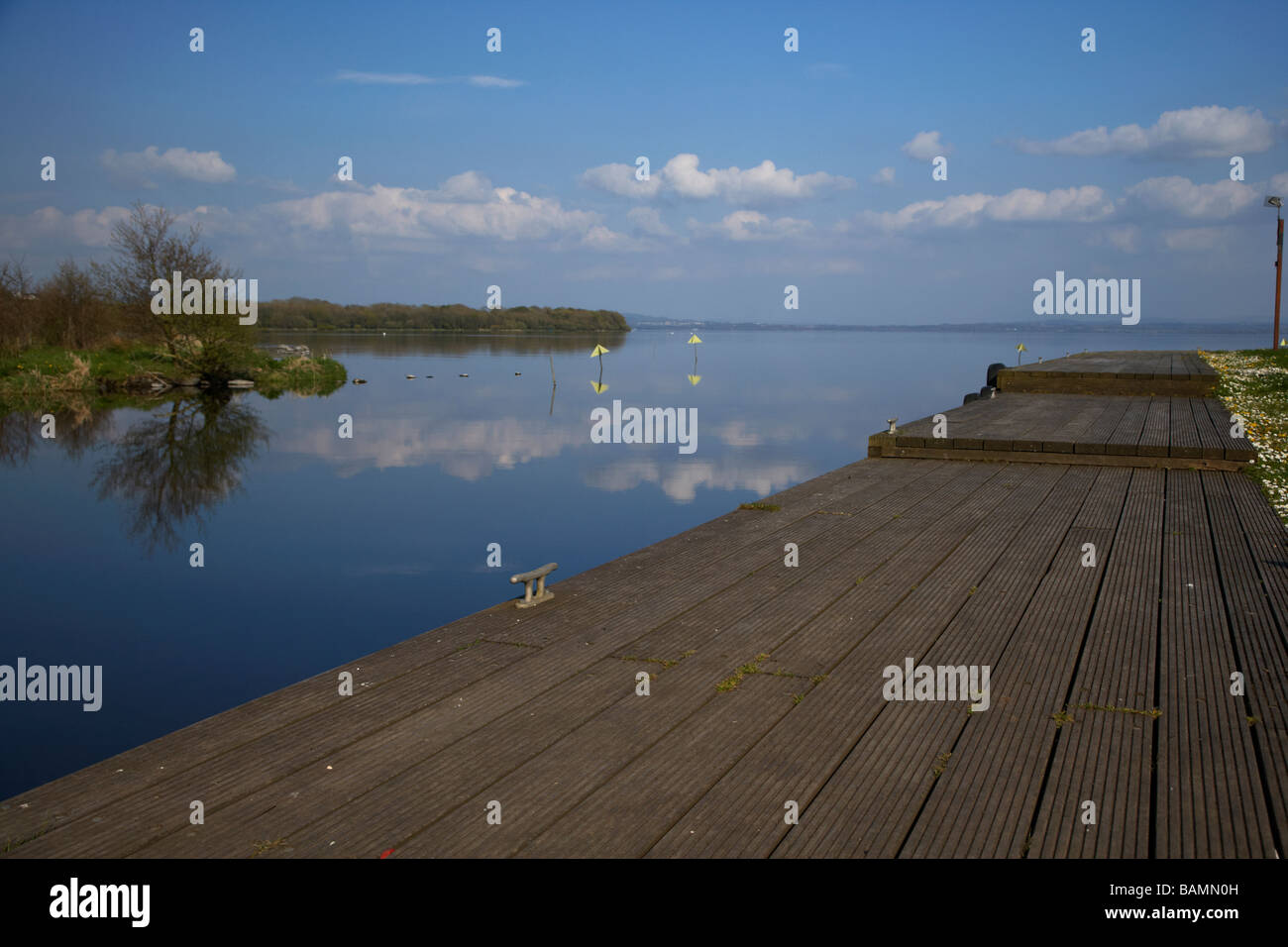 Molo pubblico a churchtown punto sul Lough Neagh County Antrim Irlanda del Nord Regno Unito Foto Stock