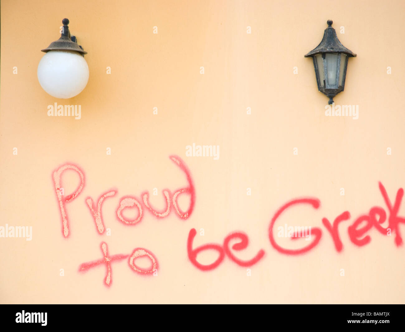 Orgogliosi di essere greco la scrittura su una parete in Rethimno Creta Grecia Europa Foto Stock