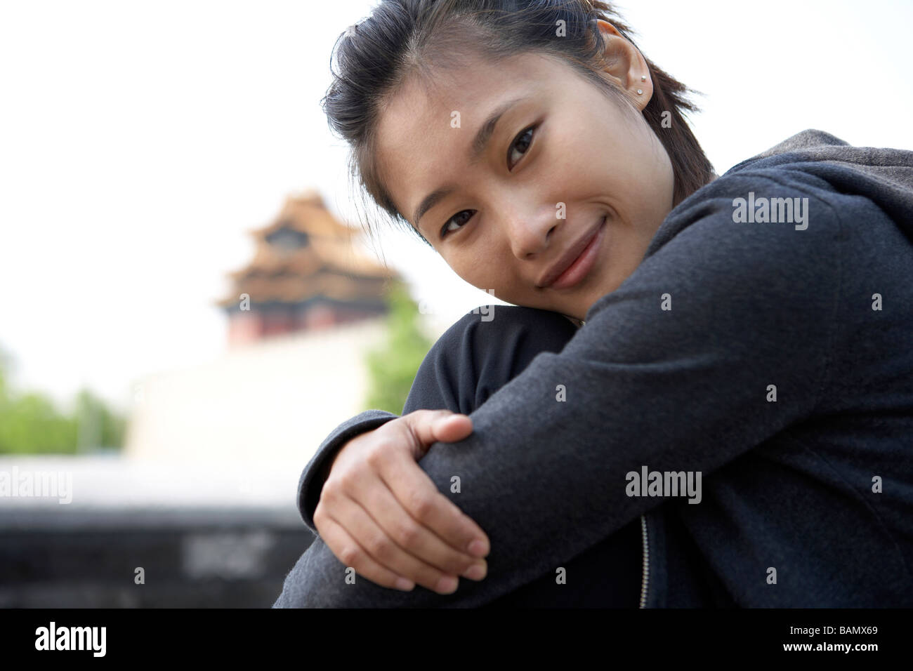 Ritratto di giovane donna in abbigliamento sportivo Foto Stock