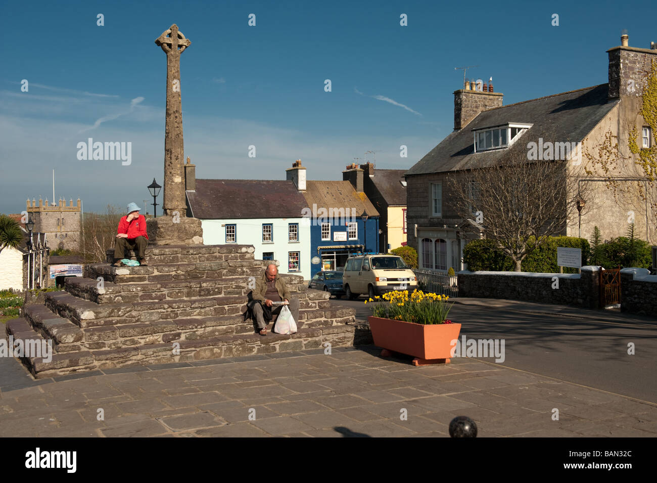 Città principale piazza Croce St David s la più piccola città del Regno Unito Pembrokeshire Wales UK Foto Stock