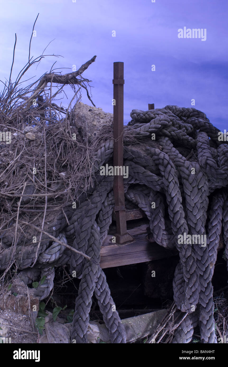 Wastelands rustico e decadendo scampoli di smantellata di attrezzature militari e non Foto Stock