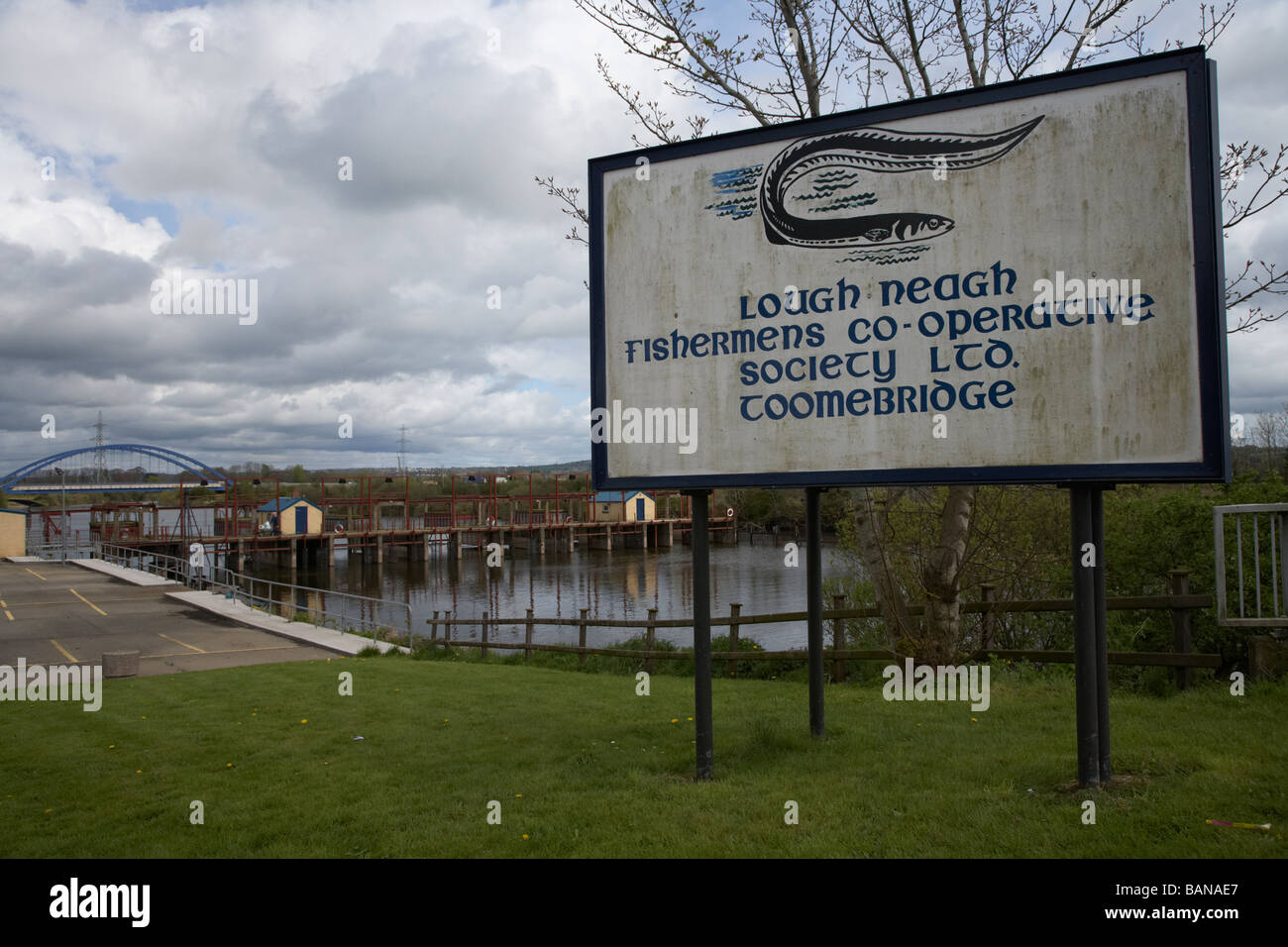Lough Neagh fishermans cooperativa di pesca di anguille sul fiume bann toomebridge County Antrim Irlanda del Nord Regno Unito Foto Stock