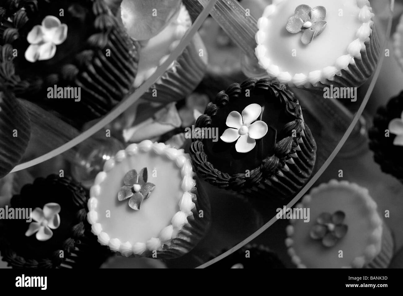 Supporto per cupcake a 3 livelli, decorazione per feste di matrimonio Supporto per cupcake a 3 livelli, decorazione per feste di matrimonio